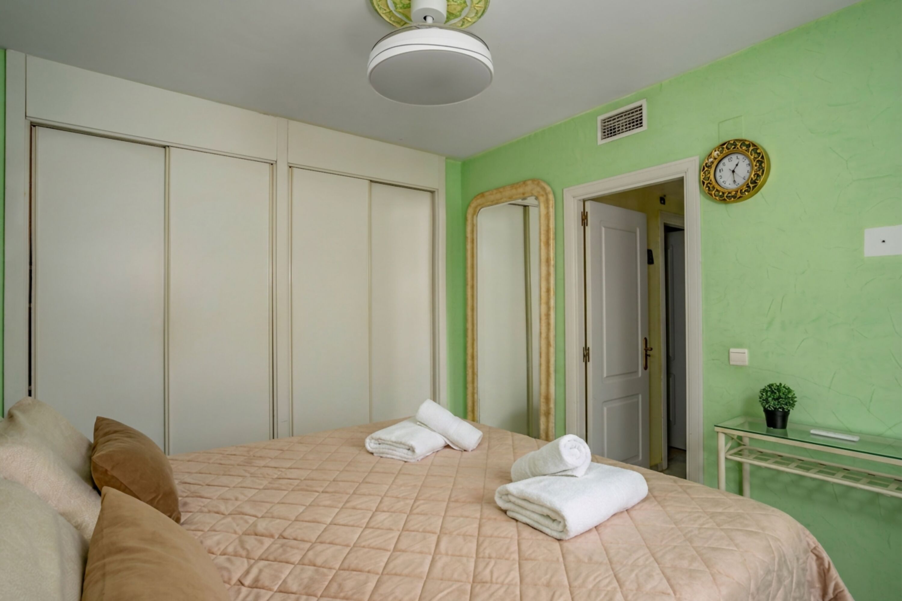 2 chambres, fer et planche à repasser, lit parapluie, Wi-Fi gratuit