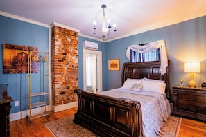 1 bedroom, iron/ironing board, WiFi, bed sheets - Luxury Historic Suite with Private Indoor Sauna & En-Suite (Maryville)