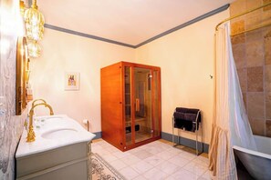 Bathroom - Luxury Historic Suite with Private Indoor Sauna & En-Suite (Maryville)
