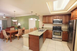 Private kitchen - Westgate Lakes 1-bedroom (Orlando)