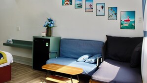 Lyxvilla - 1 kingsize-säng - utsikt mot poolen | Gratis wi-fi och sängkläder