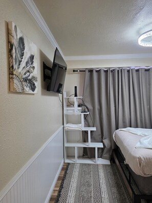 Room - EMARALD HAVEN (Fairbanks)