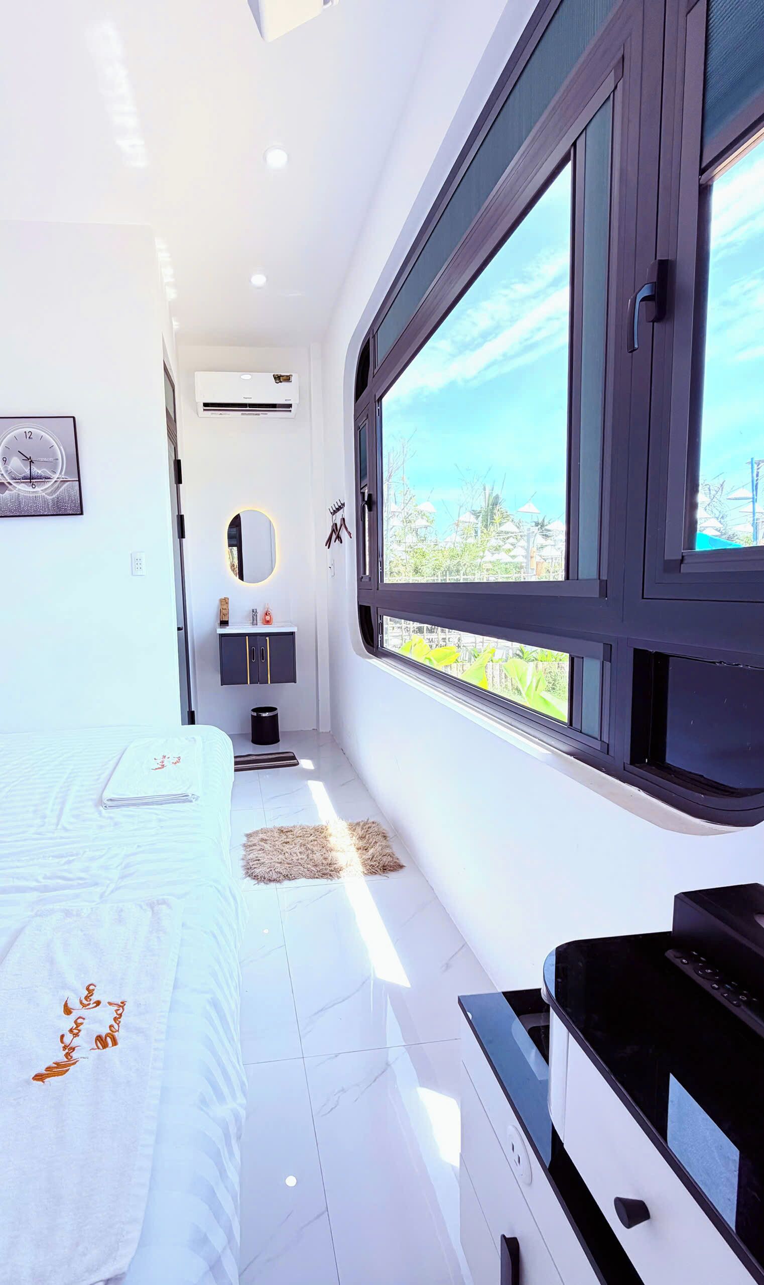 Luxury Triple Room, Patio, Courtyard View | Desk, iron/ironing board, free WiFi, bed sheets