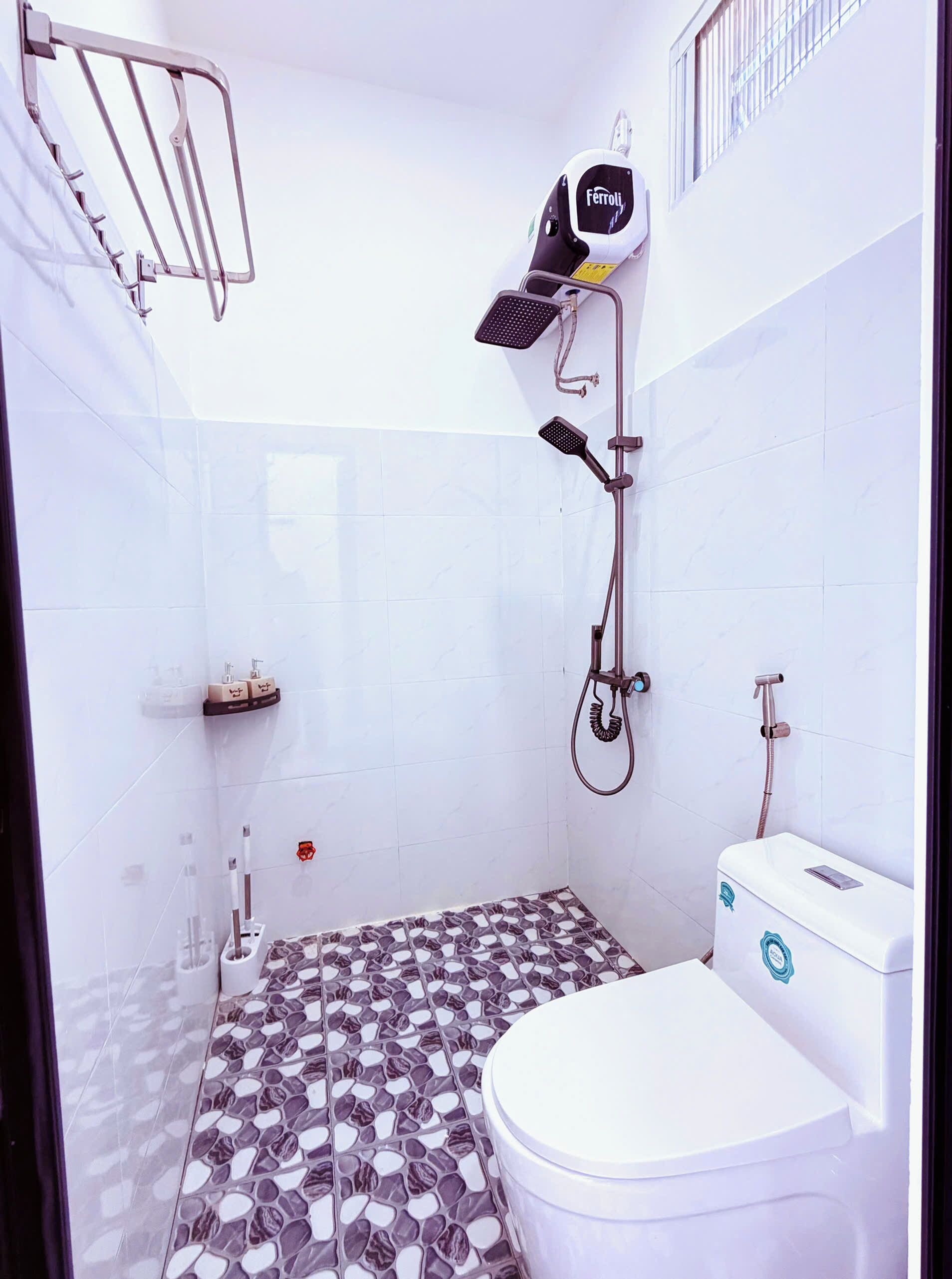 Standard Double Room, Patio, Courtyard View | Bathroom | Shower, free toiletries, hair dryer, towels