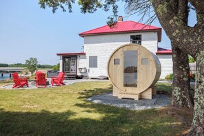 Terrace/patio - Waterfront Maine Home - Hot Tub - Sauna + Kayaks (Sullivan)