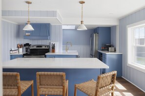 Coffee/tea maker, fridge, microwave, oven - Waterfront Maine Home - Hot Tub - Sauna + Kayaks (Sullivan)
