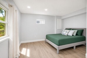 Room - Luxury 6BR Retreat Near National Harbor & DC (Fort Washington)