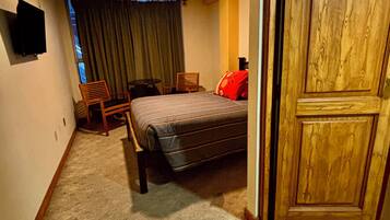 Classic Double Room, City View | Desk, laptop workspace, WiFi (free), bed sheets