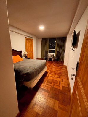 Habitació doble per a ús individual clàssica, vistes a la ciutat | Escriptori, espai de treball apte per a portàtils i wifi gratuïta