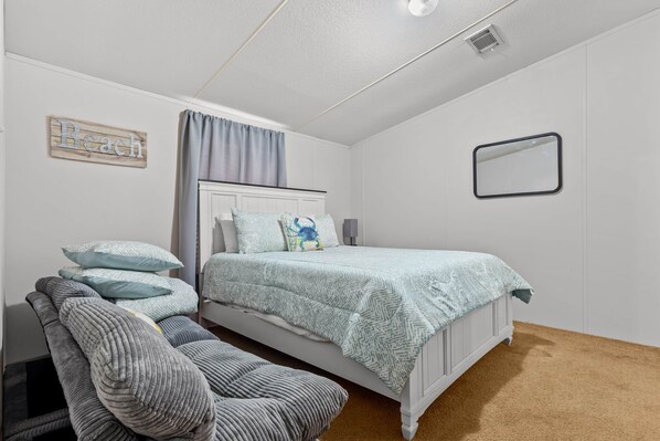 3 bedrooms, bed sheets