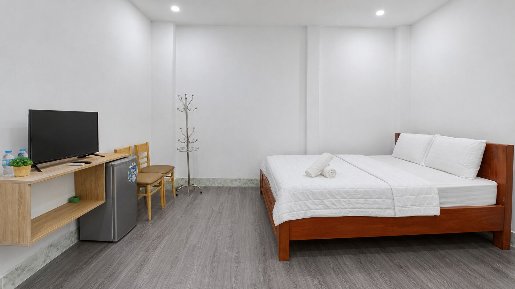 Superior Double Room | Desk, free WiFi, individually decorated, bed sheets