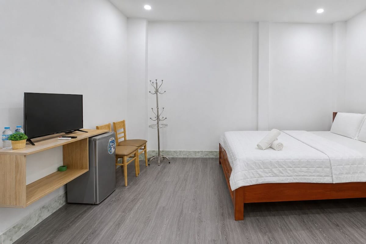 Superior Double Room | Desk, WiFi (free), individually decorated, bed sheets