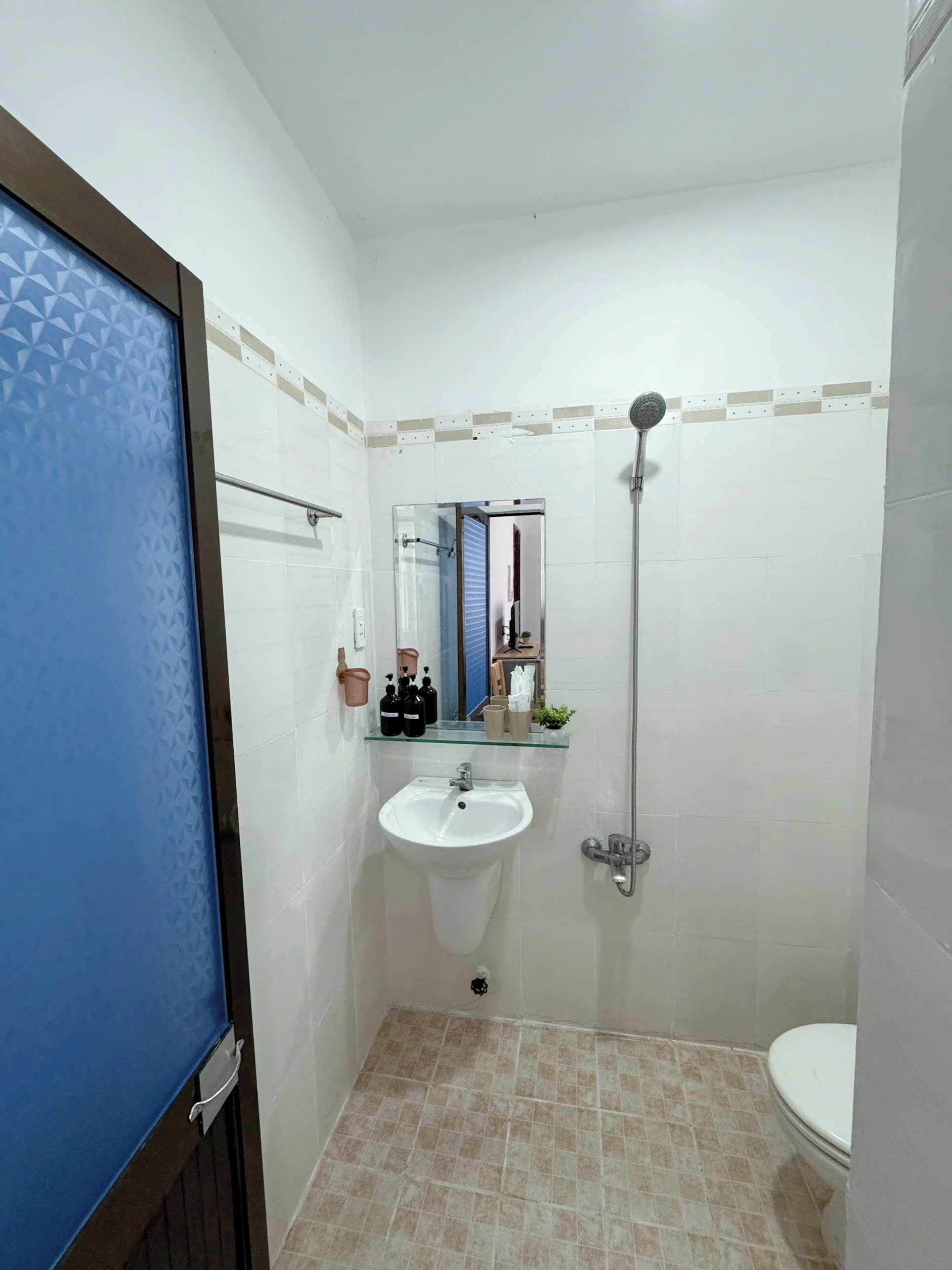 Superior Quadruple Room, City View | Bathroom | Shower, rainfall showerhead, designer toiletries, hair dryer