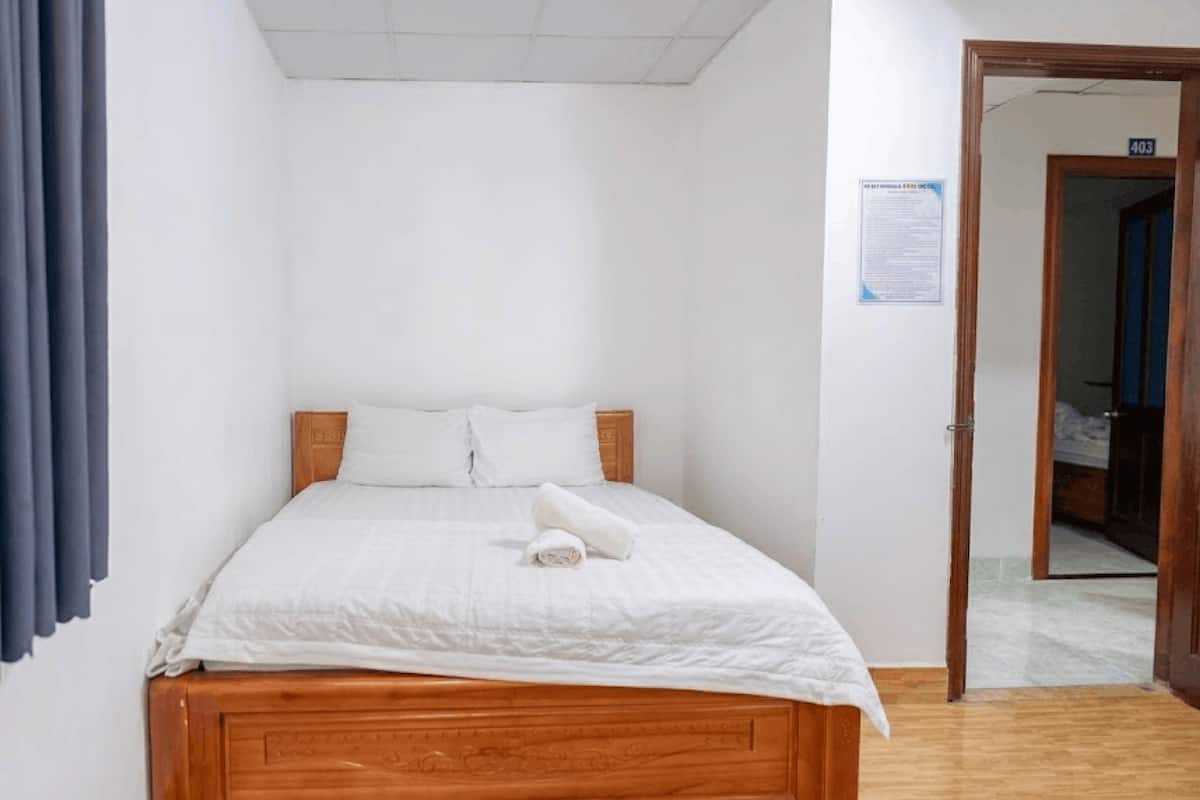 Standard Room | Desk, WiFi (free), individually decorated, bed sheets
