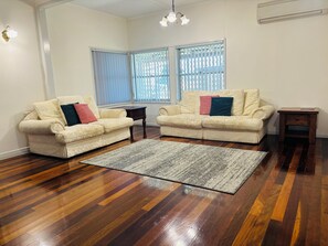 Living area - O'Flynn House - Centrally Located in Beaudesert (Beaudesert)