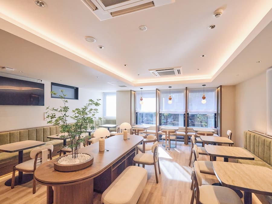 Lobby lounge