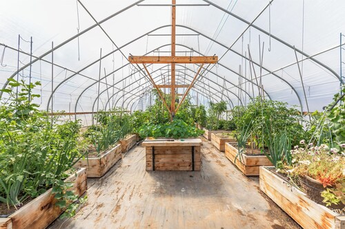 NEW Bend Farmhouse Retreat - Hot Tub, U-Pick Vegetable Farm, Private Pond