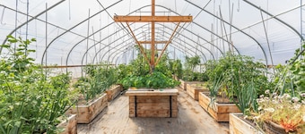 NEW Bend Farmhouse Retreat - Hot Tub, U-Pick Vegetable Farm, Private Pond
