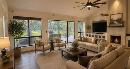 Luxury Oak Escape l Hot
Tub & Nature &Game Room