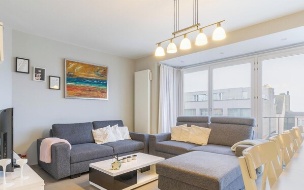 Living area - Spacious 2-Bedroom Apartment Near the Sea (Blankenberge)