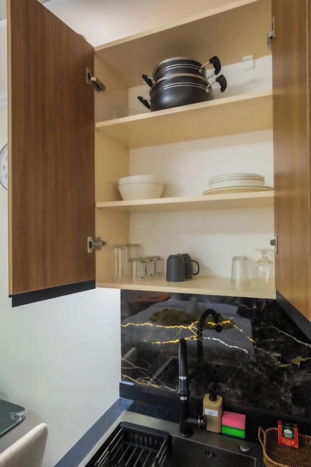Deluxe Studio, City View | Private kitchen