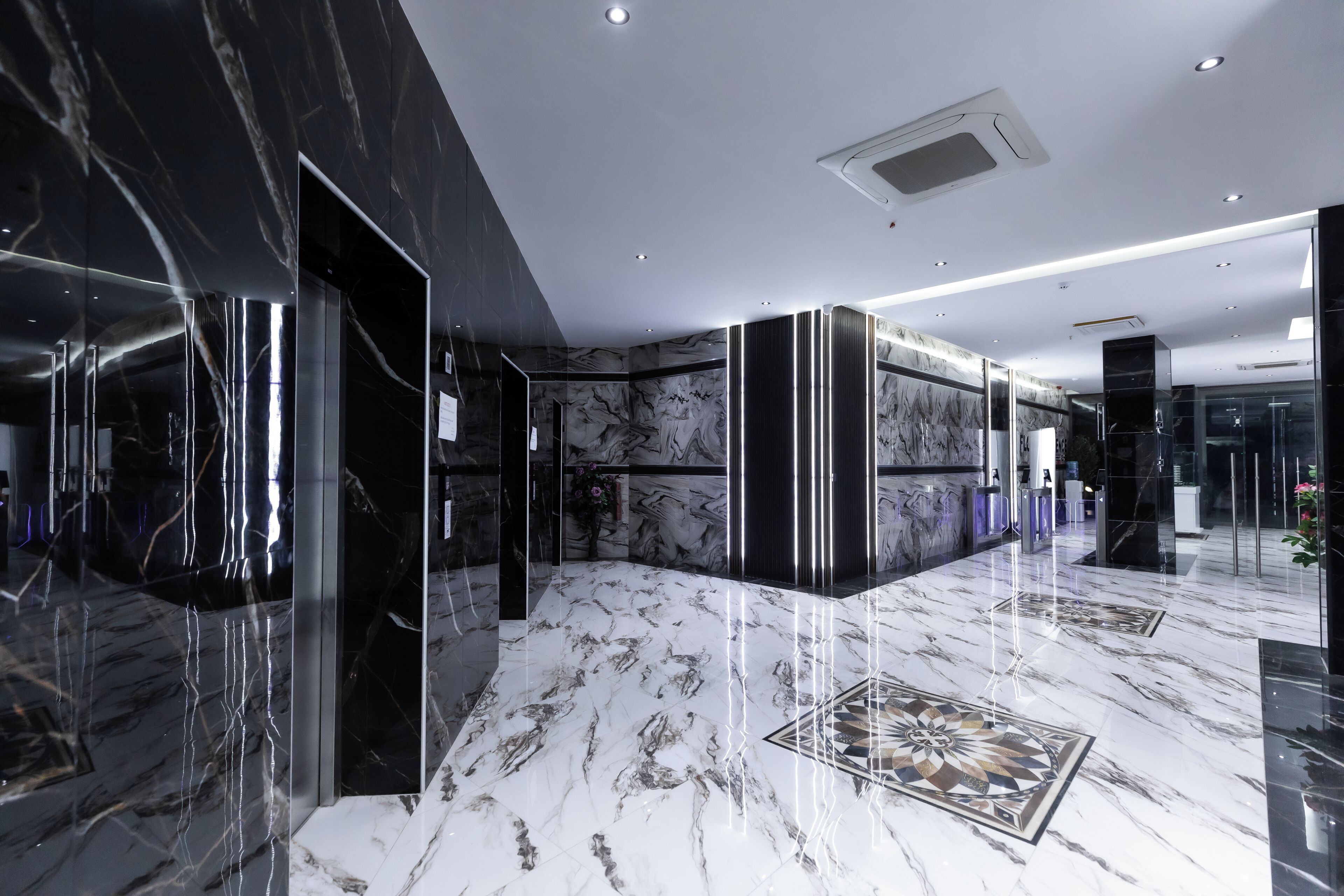 Grand Studio, Balcony, City View | Interior