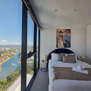 1 bedroom, iron/ironing board, travel crib, WiFi - The Starlet,  Broadbeach (Broadbeach)