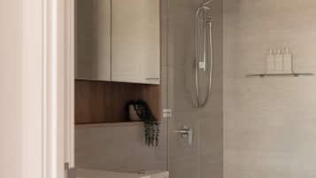 Dusche, Handtücher, Shampoo