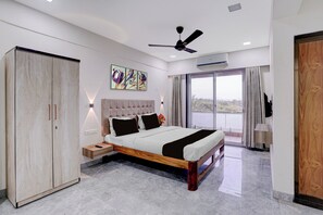 Quarto luxo | Escrivaninha, Wi-Fi de cortesia, roupa de cama