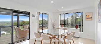 Large home with panoramic view only minutes to beaches, golf course estate