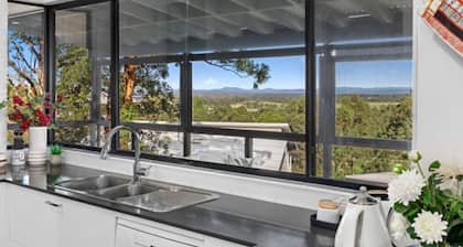 Large home with panoramic view only minutes to beaches, golf course estate
