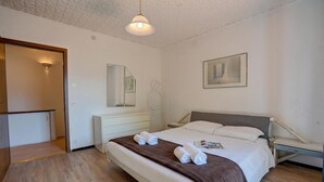 Ảnh chưa phân loại, 5 trong số 33 ảnh, nút