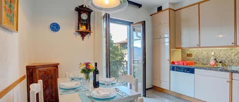 Standard Apartment, 1 Bedroom, Microwave, Mountainside (Casa Pontaccio With Terrace And View) | Dining