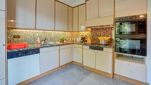 Ảnh chưa phân loại, 2 trong số 33 ảnh, nút