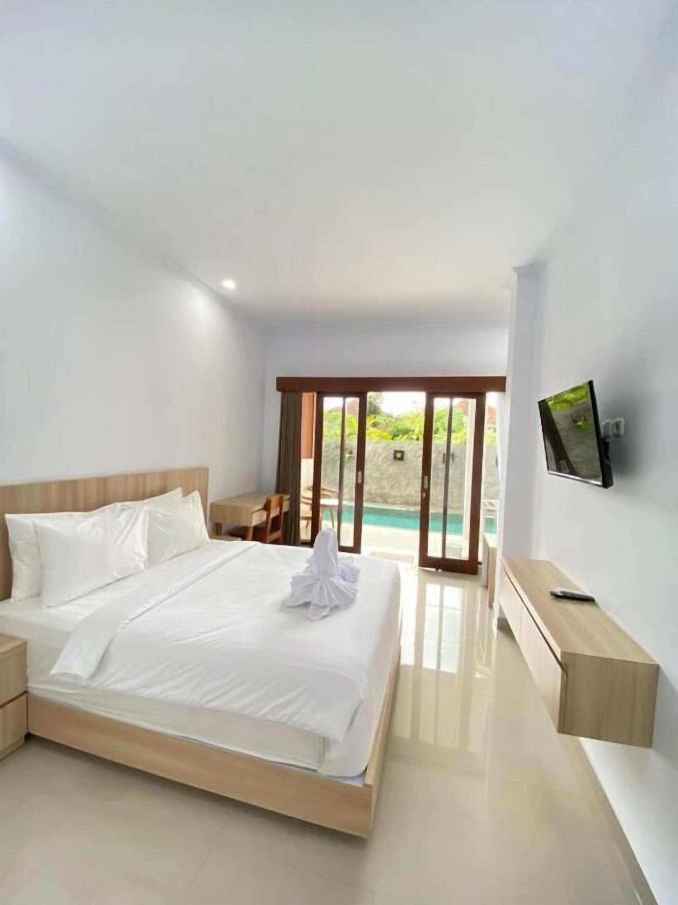 Deluxe Double Room, Balcony, Pool View | Desk, laptop workspace, soundproofing, WiFi (free)