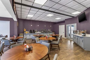 Dining - Extended-Stay Queen Room in Kansas City | Overlook at Indian Mound - 3.2 miles (Kansas City)