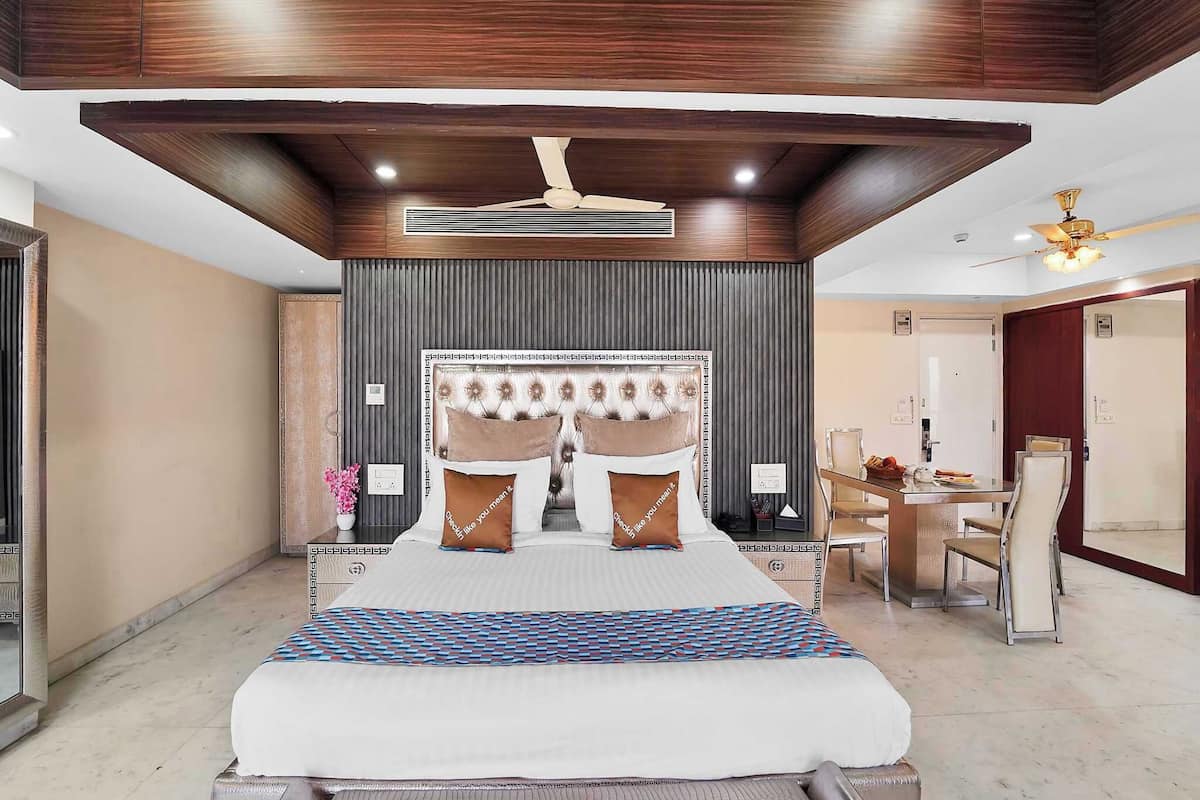 Deluxe Room | Desk, WiFi (free), bed sheets