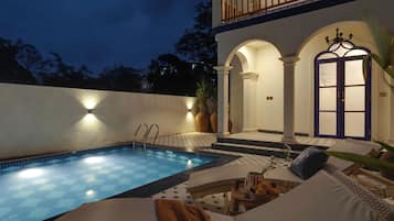 Outdoor pool, pool loungers