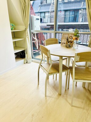 Dining - Vrbo Property (港区浜松町)
