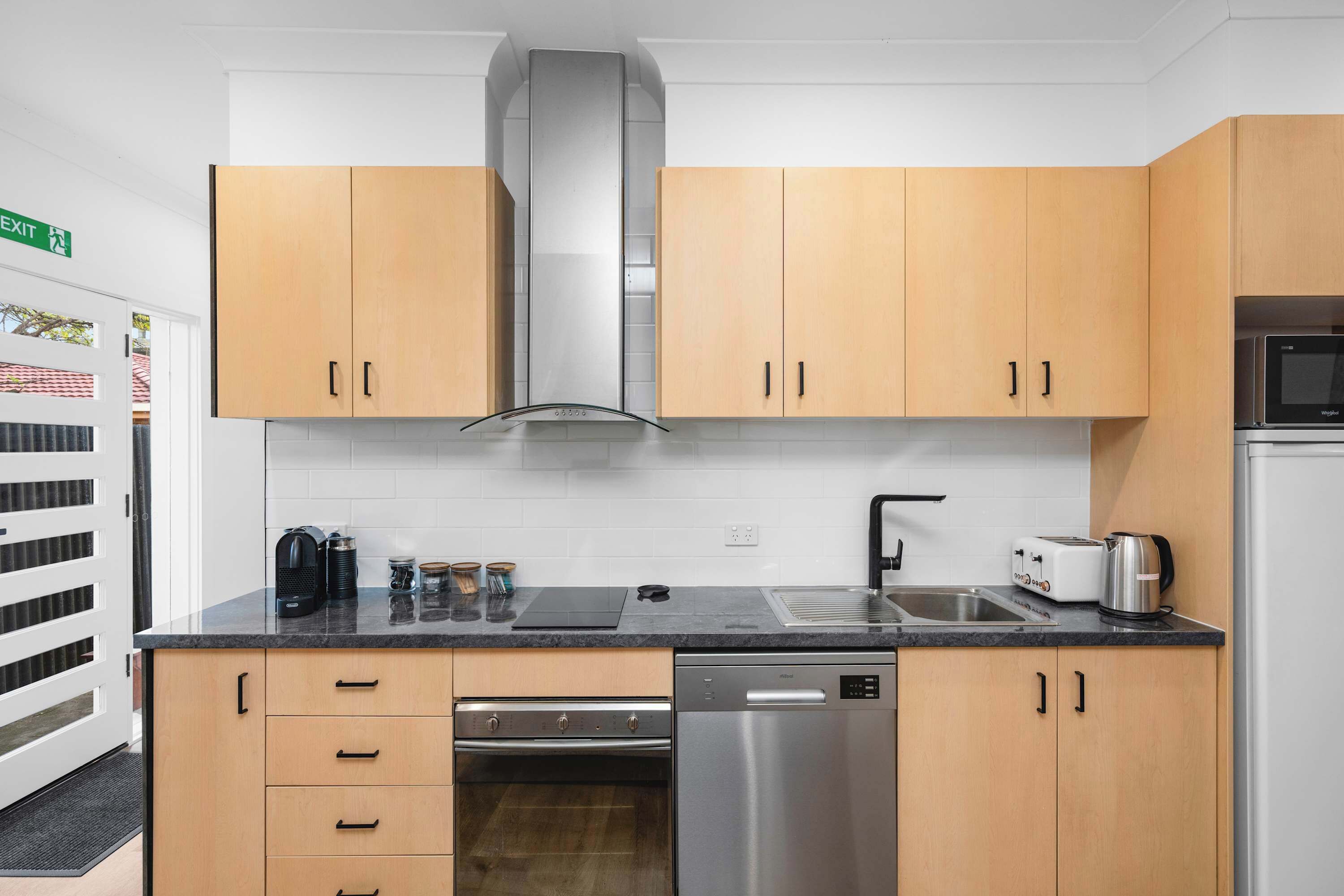 Coffee/tea maker, microwave, oven, stovetop