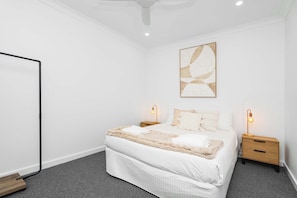 Room - Pirouette Place - Private Retreat, Heart of Wagga (Wagga Wagga)