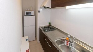 Economy Apartment | Dapur peribadi | Peti sejuk, ketuhar gelombang mikro, dapur, cerek elektrik 