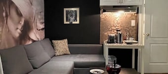 Luxury KIA Room 7G