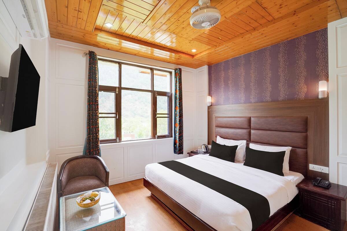 Deluxe Room, River View | Meja, seterika/papan seterika, Wi-fi percuma, cadar katil 