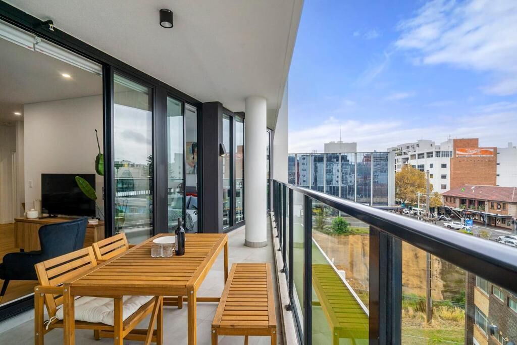 Apartment, 2 Bedrooms, Balcony, City View | Outdoor dining