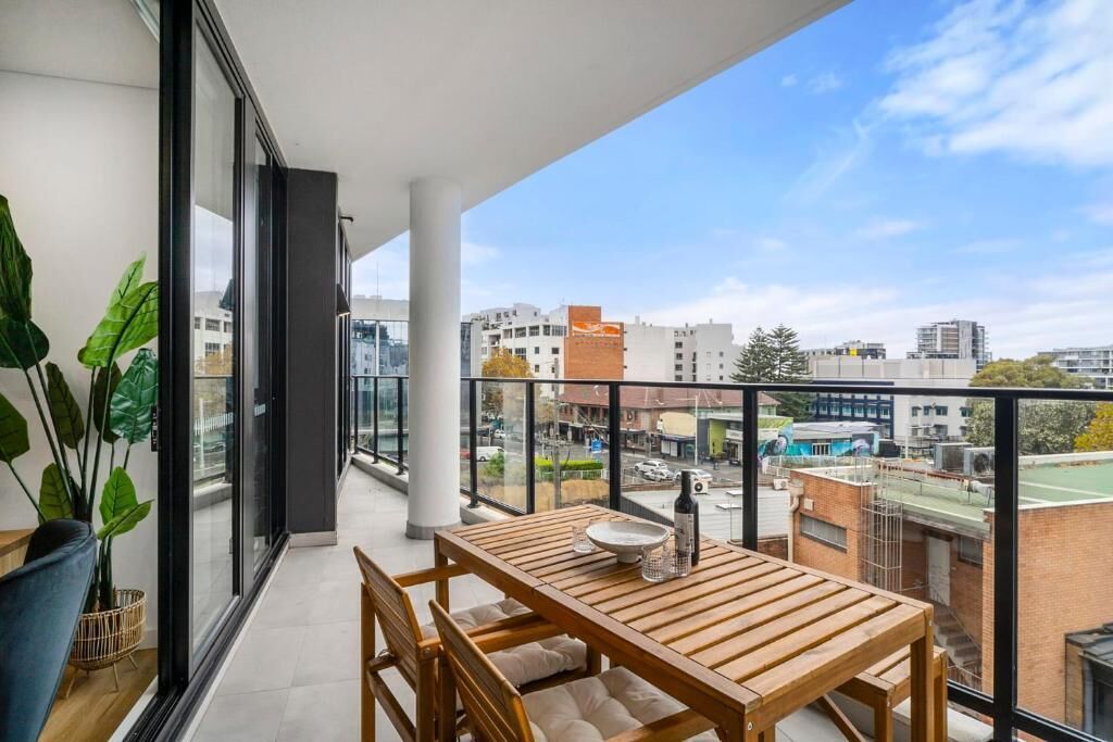 Apartment, 2 Bedrooms, Balcony, City View | Outdoor dining