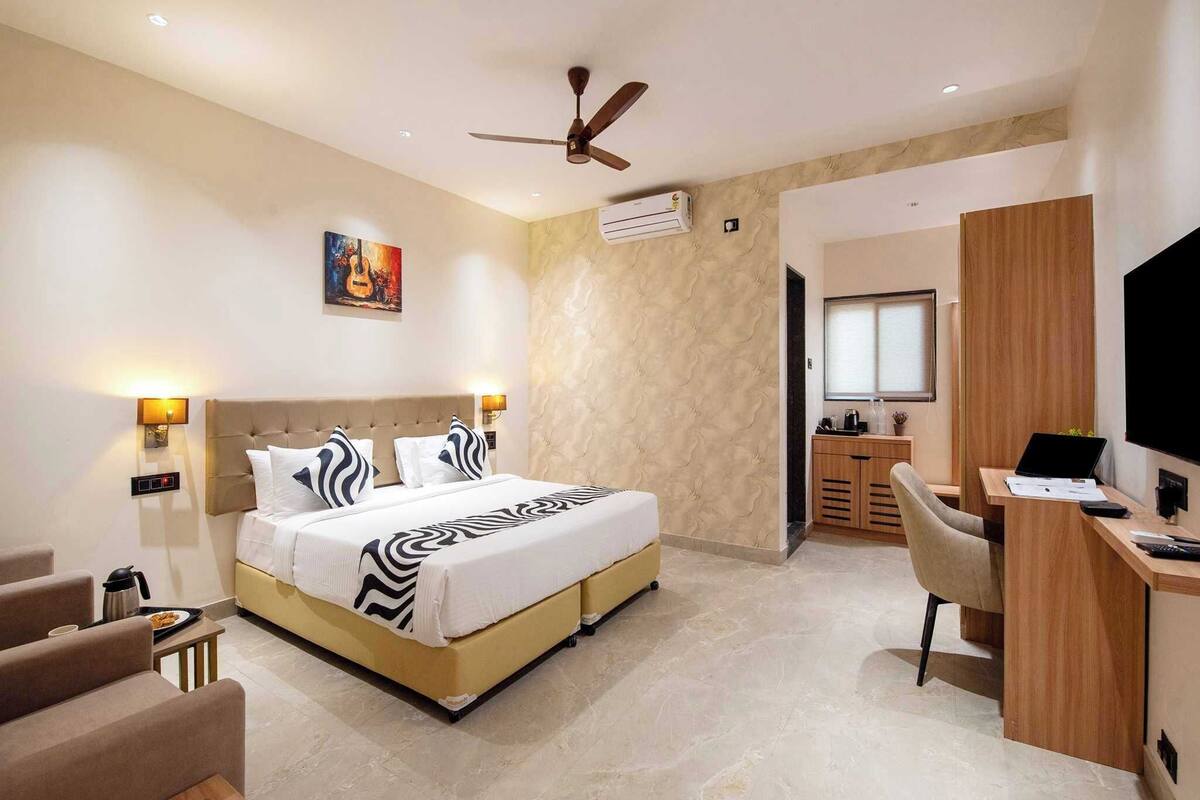 Desk, free WiFi, bed sheets
