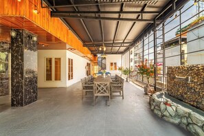 Outdoor dining - An Sea Hotel Apartment Walk to Beach (An Hai)