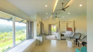 Habitación de lujo, vista a la montaña | Escritorio, espacio para trabajar con laptop y cortinas blackout