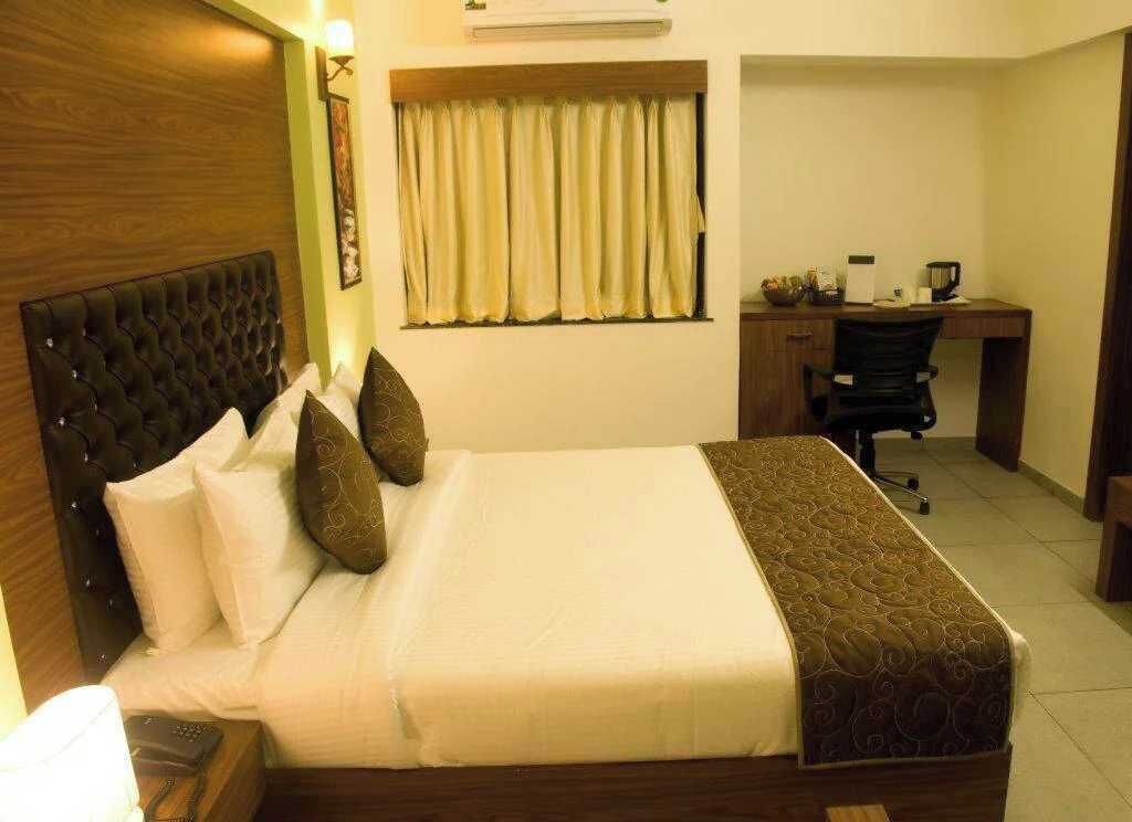 Desk, WiFi (free), bed sheets